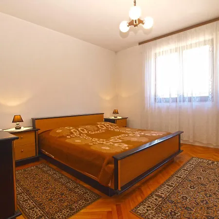 Franko 1586 * פולה