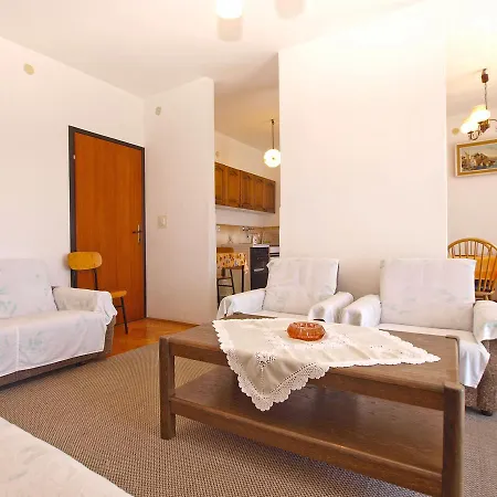 Franko 1586 * פולה