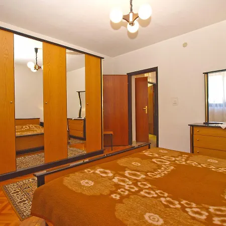 Apartman Franko 1586 Póla
